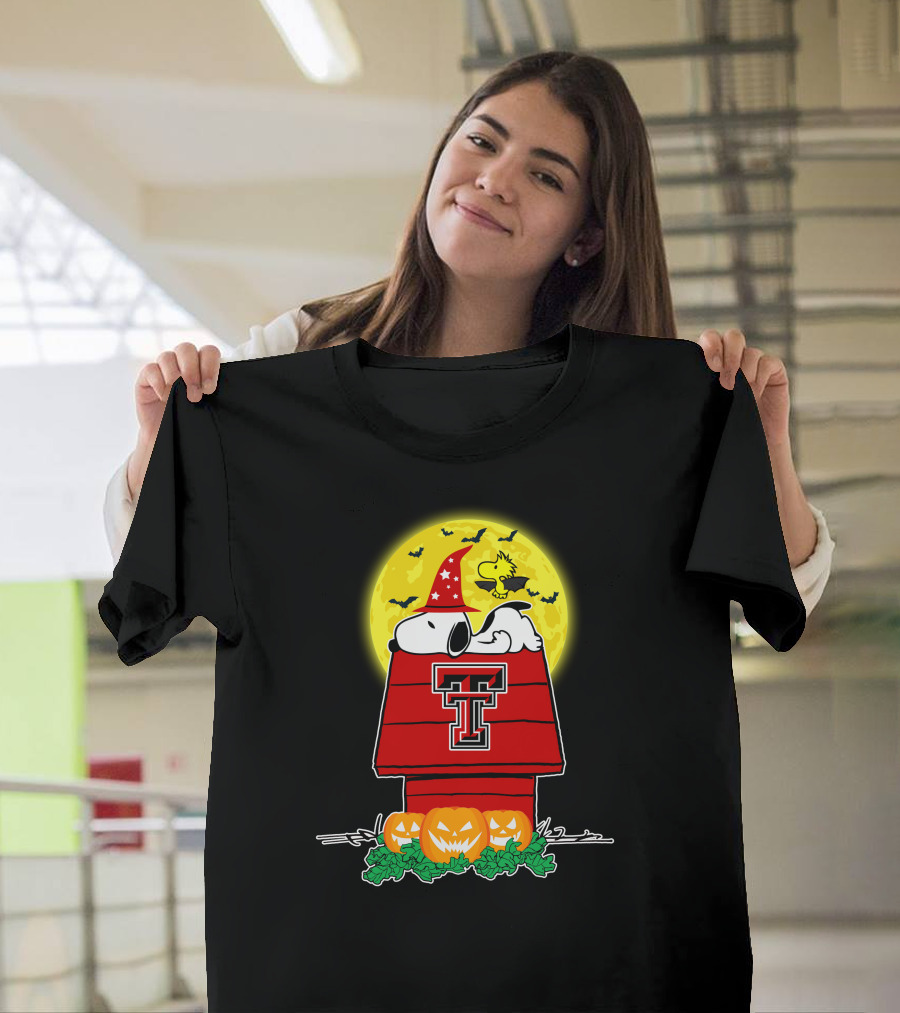 Texas Tech Red Raiders Snoopy Halloween Peanuts Doghouse Jack-O'-Lanterns Moon Woodstock Bats T-Shirt