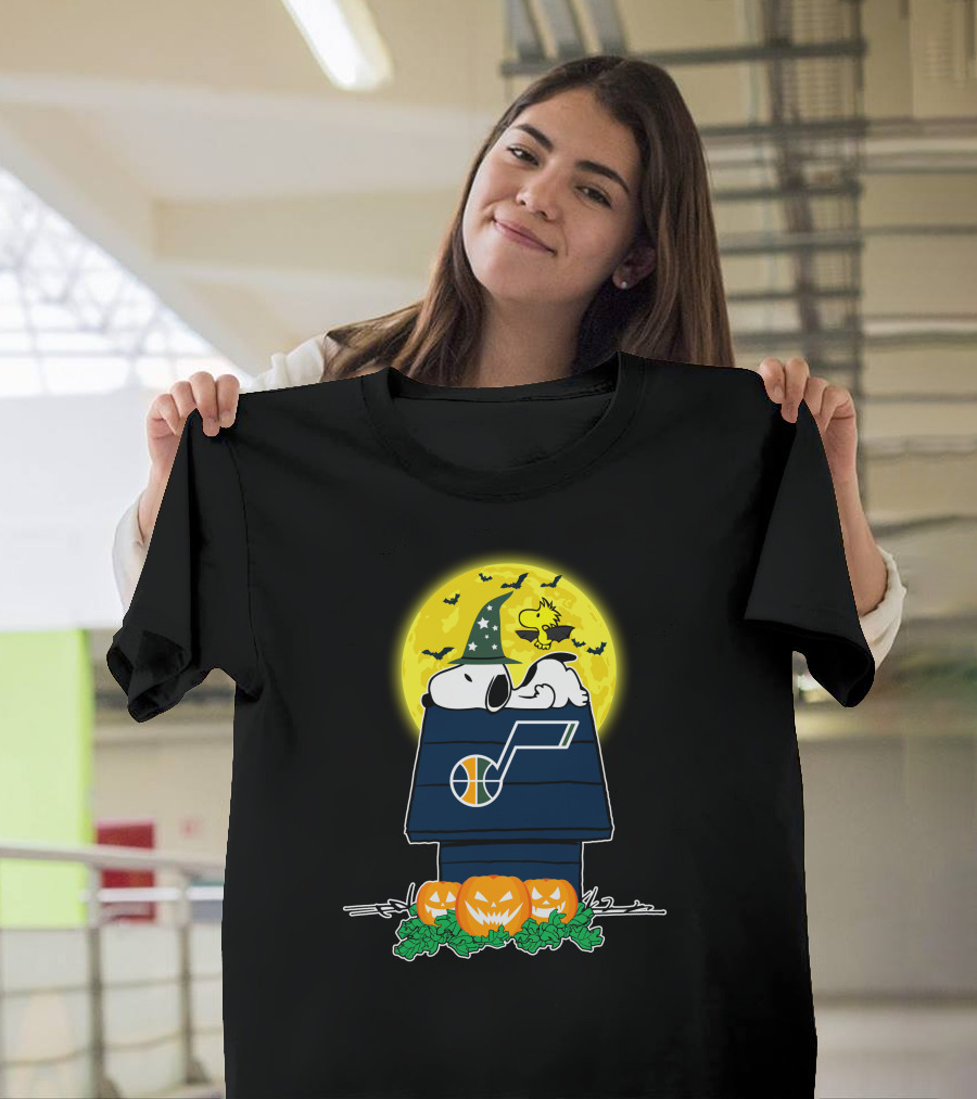 Utah Jazz Halloween Snoopy With Pumpkins And Woodstock Under Full Moon T-Shirt