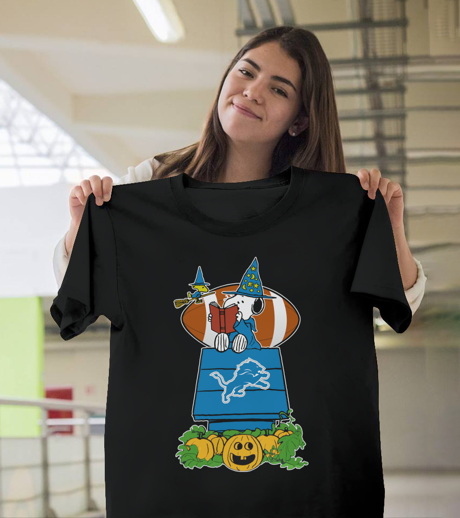 Detroit Lions Snoopy Halloween Peanuts Football Pumpkin House T-Shirt