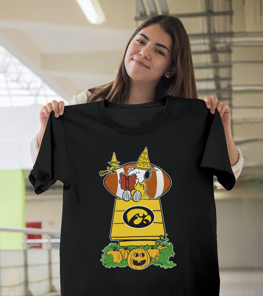 Iowa Hawkeyes Snoopy Halloween Football Pumpkin Scene T-Shirt