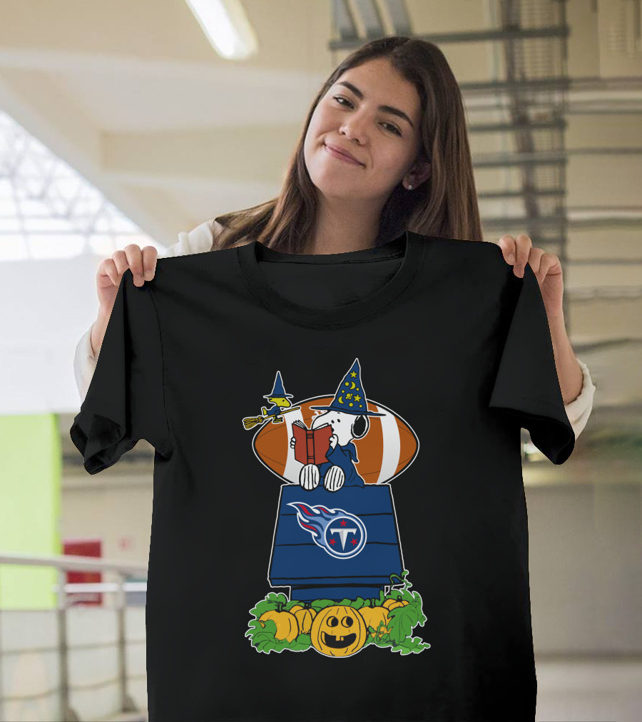 Tennessee Titans Snoopy Halloween Witch Pumpkin Football T-Shirt
