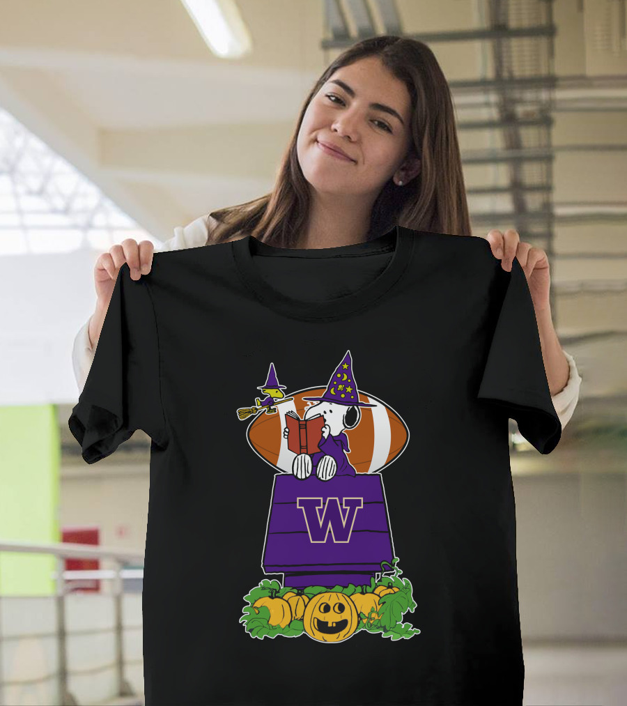 Washington Huskies Snoopy Halloween Witch Football Pumpkin T-Shirt