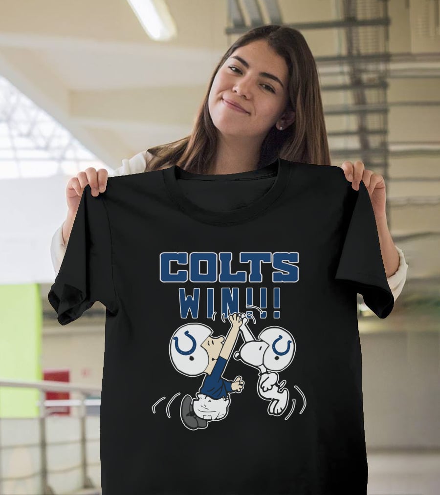 Colts Win High Five Peanuts Characters Helmets T-Shirt