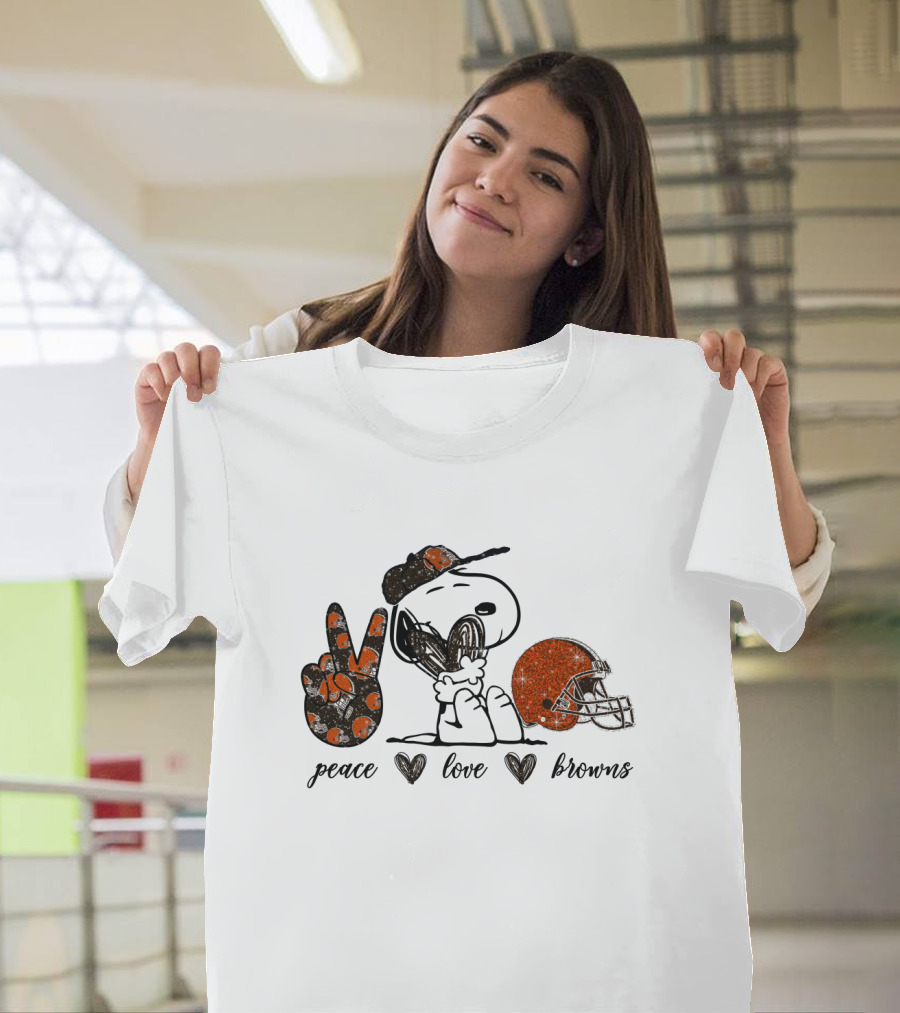 Peace Love Cleveland Browns Snoopy Football Fan T-Shirt