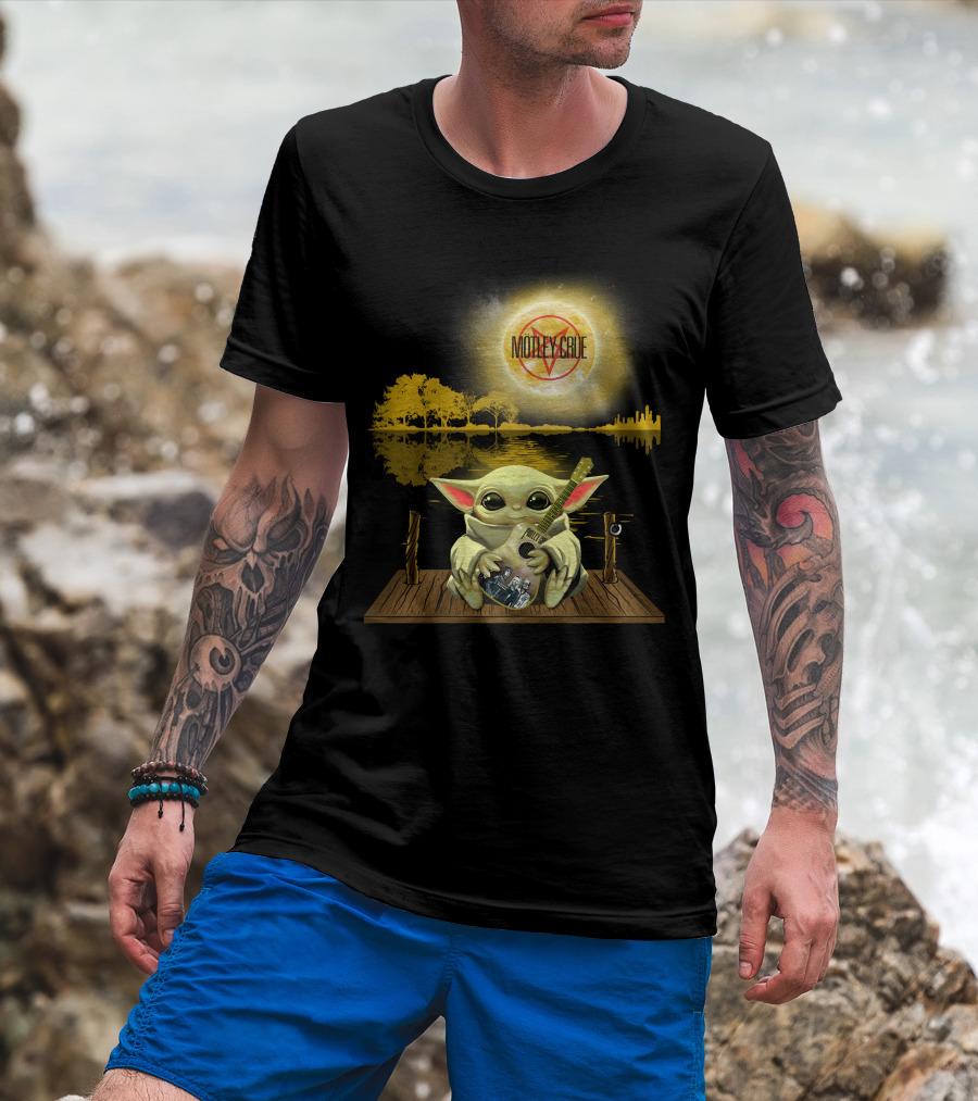 Motley Crue Baby Yoda Moonlight Reflection Rock Concert T-Shirt