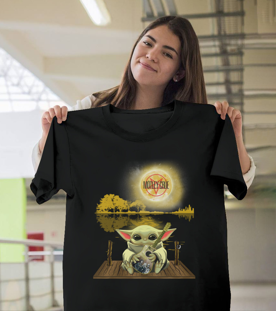 Motley Crue Baby Yoda Moonlight Reflection Rock Concert T-Shirt