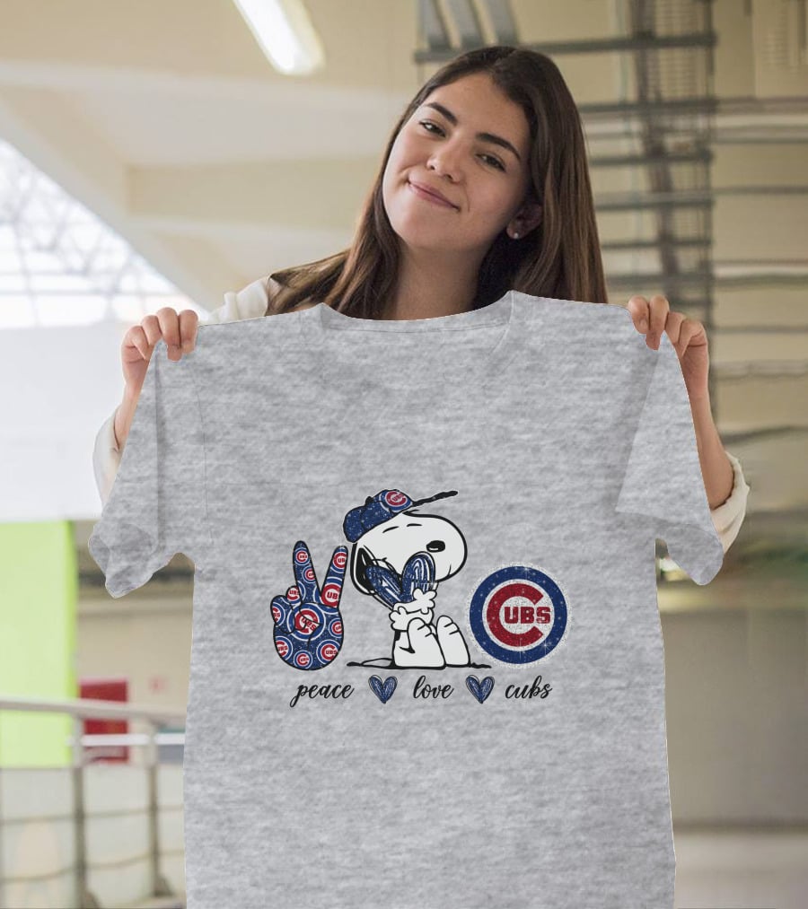 Peace Love Cubs Snoopy Chicago Cubs Fan T-Shirt