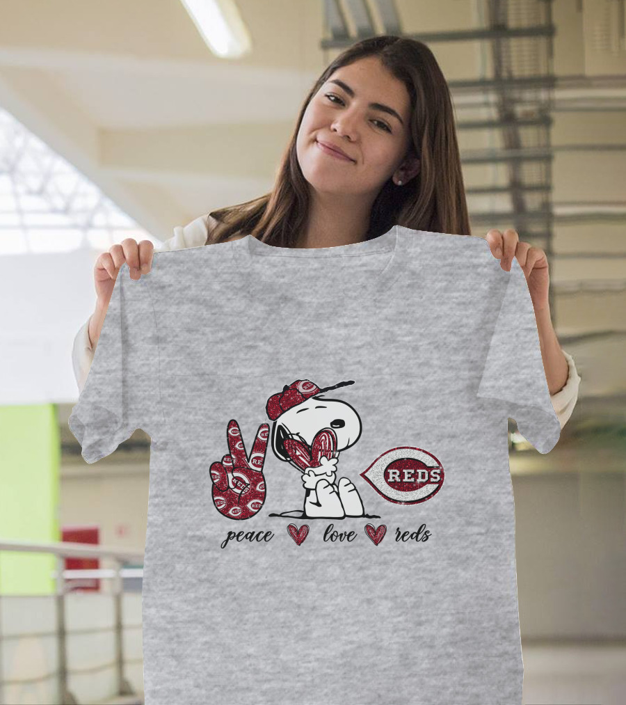 Snoopy Peace Love Cincinnati Reds MLB Fan Wear T-Shirt