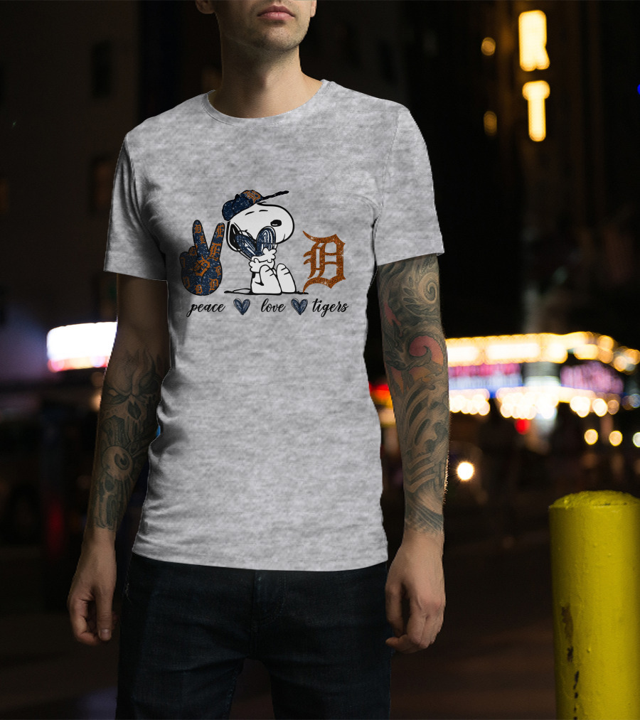 Peace Love Detroit Tigers Snoopy Baseball Fan T-Shirt