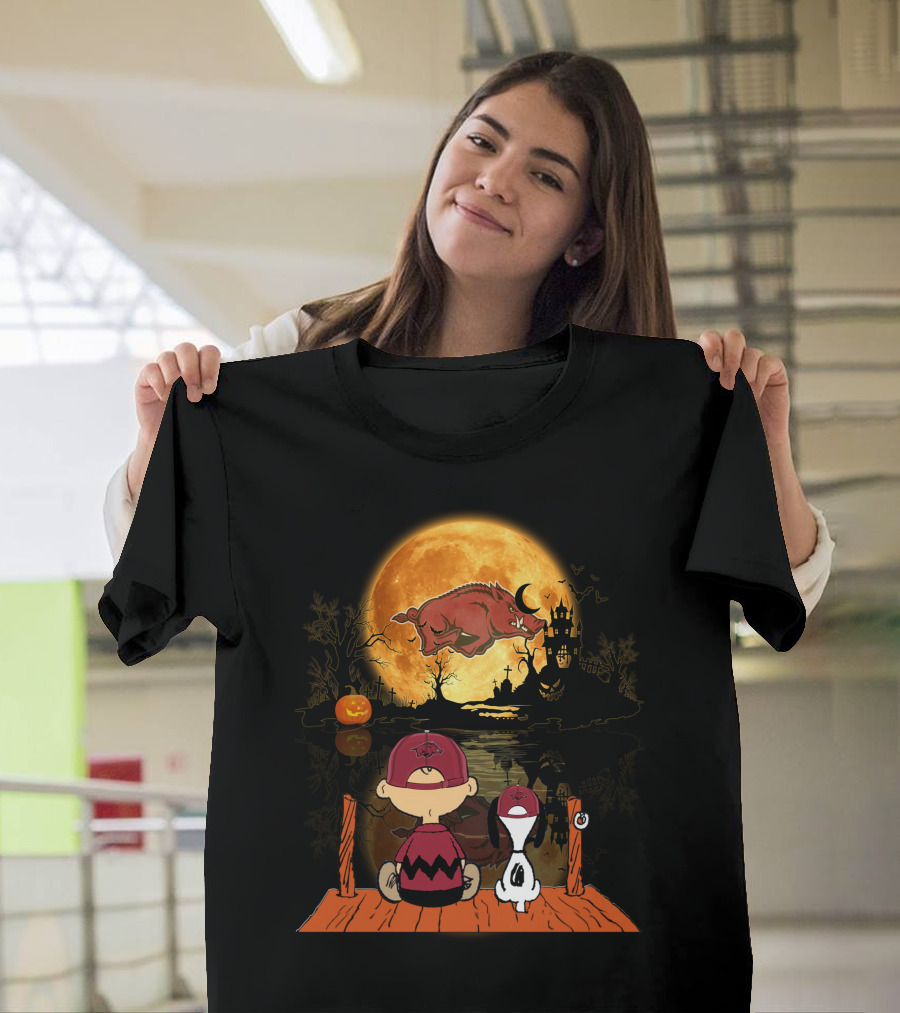 Arkansas Razorbacks Halloween Peanuts Moon Silhouette T-Shirt