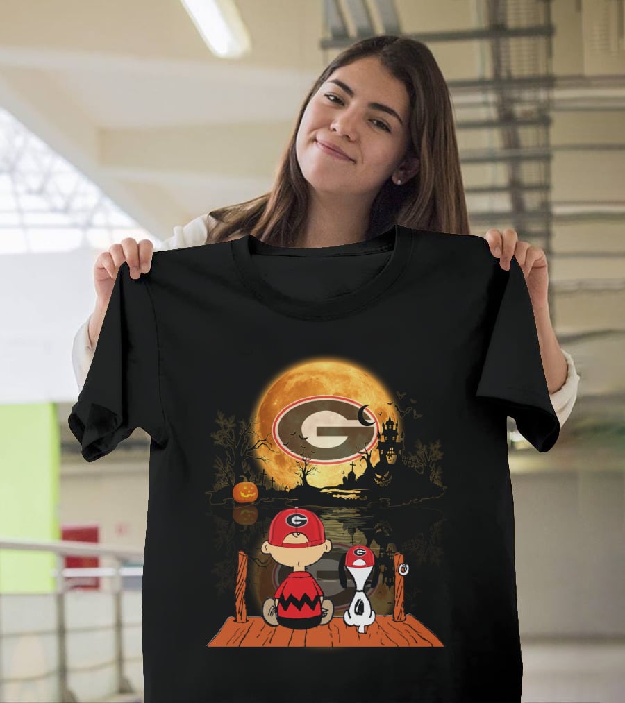 Georgia Bulldogs Halloween Moonlit Dock Scene With Peanuts Characters Charlie Brown And Snoopy Reflections T-Shirt