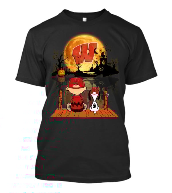 Wisconsin Badgers Halloween Charlie Brown And Snoopy Pumpkin Moon Scene T-Shirt