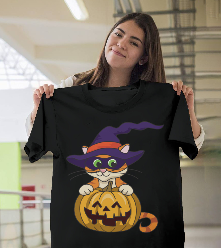 Halloween Cat Pumpkin Witch Hat Green-Eyed Jack-O'-Lantern T-Shirt