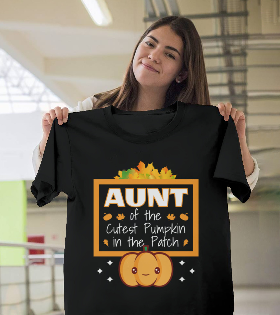 Aunt of the Cutest Pumpkin in the Patch Cute Auntie with Smiling Pumpkin and Autumn Leaves T-Shirt
