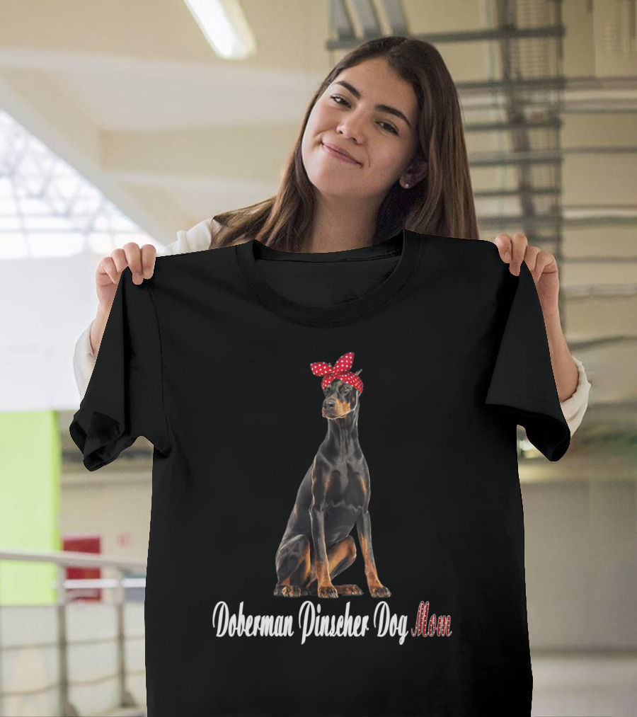 Doberman Pinscher Dog Mom Cute Doberman Pinscher Mom T-Shirt