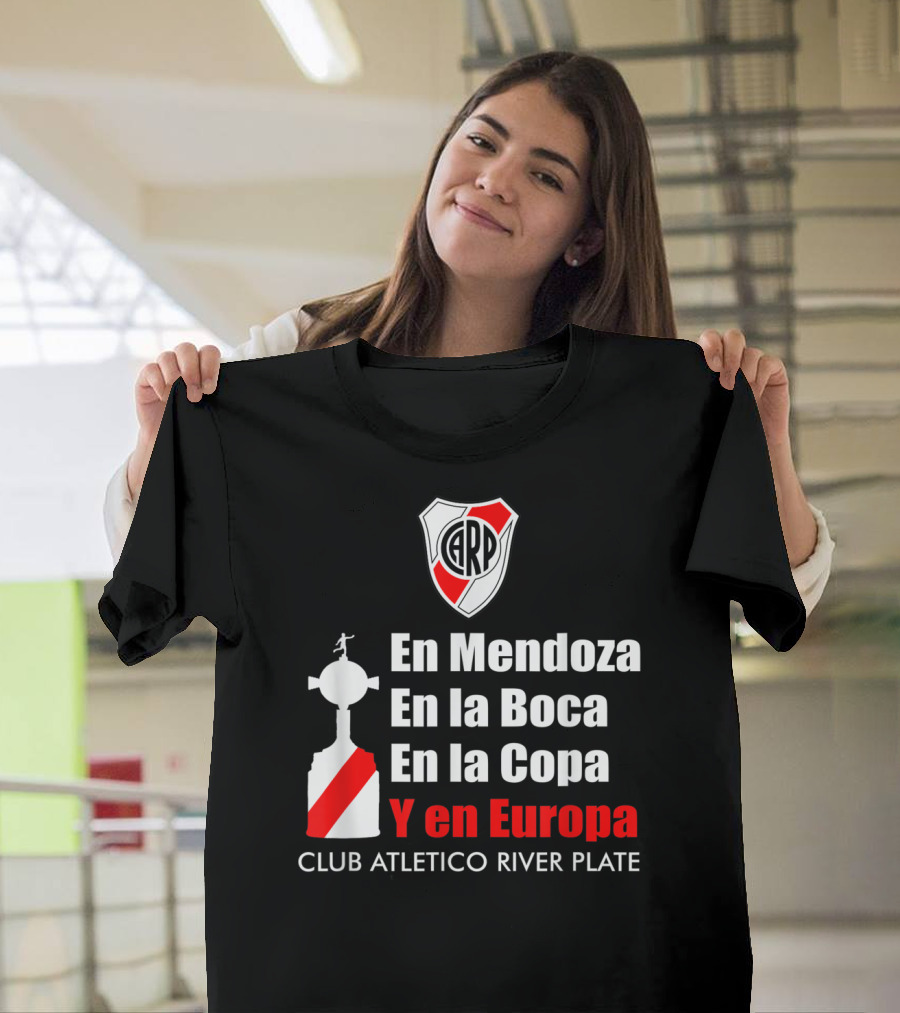 En Mendoza En La Boca En La Copa Y En Europa Club Atletico River Plate T-Shirt