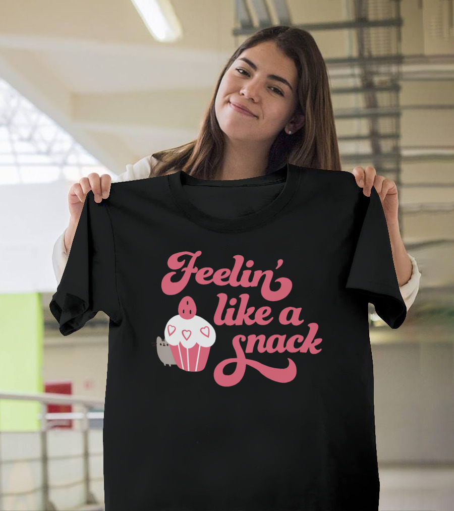 Feelin' Like A Snack Funny Cats Lover Cupcake Hearts T-Shirt