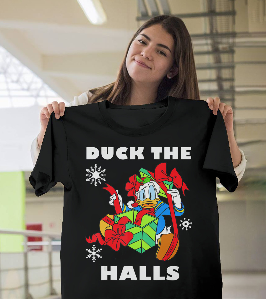Disney Duck The Halls Donald Duck Christmas Gift Box Bow Snowflakes T-Shirt