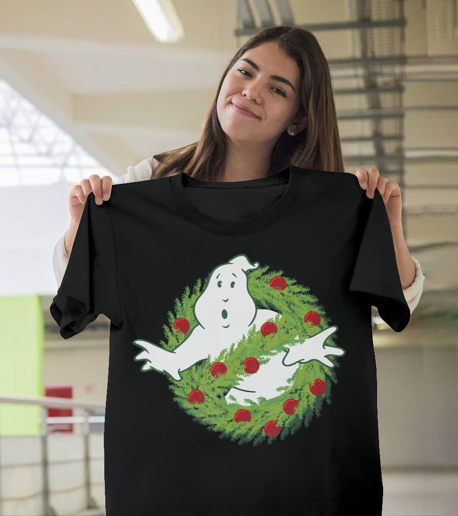 Ghostbusters Logo with Festive Christmas Wreath and Red Ornaments T-Shirt