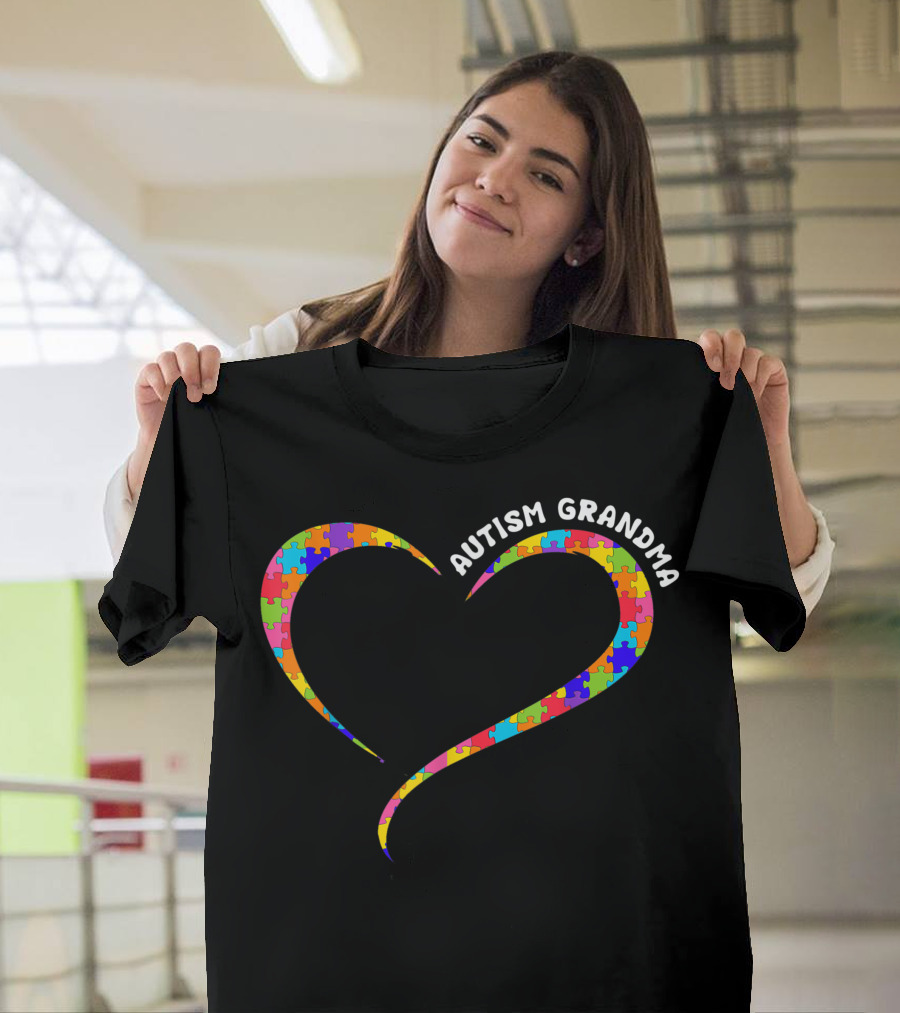 Autism Grandma Heart Autism Awareness Puzzle Pieces Autistic Nana T-Shirt