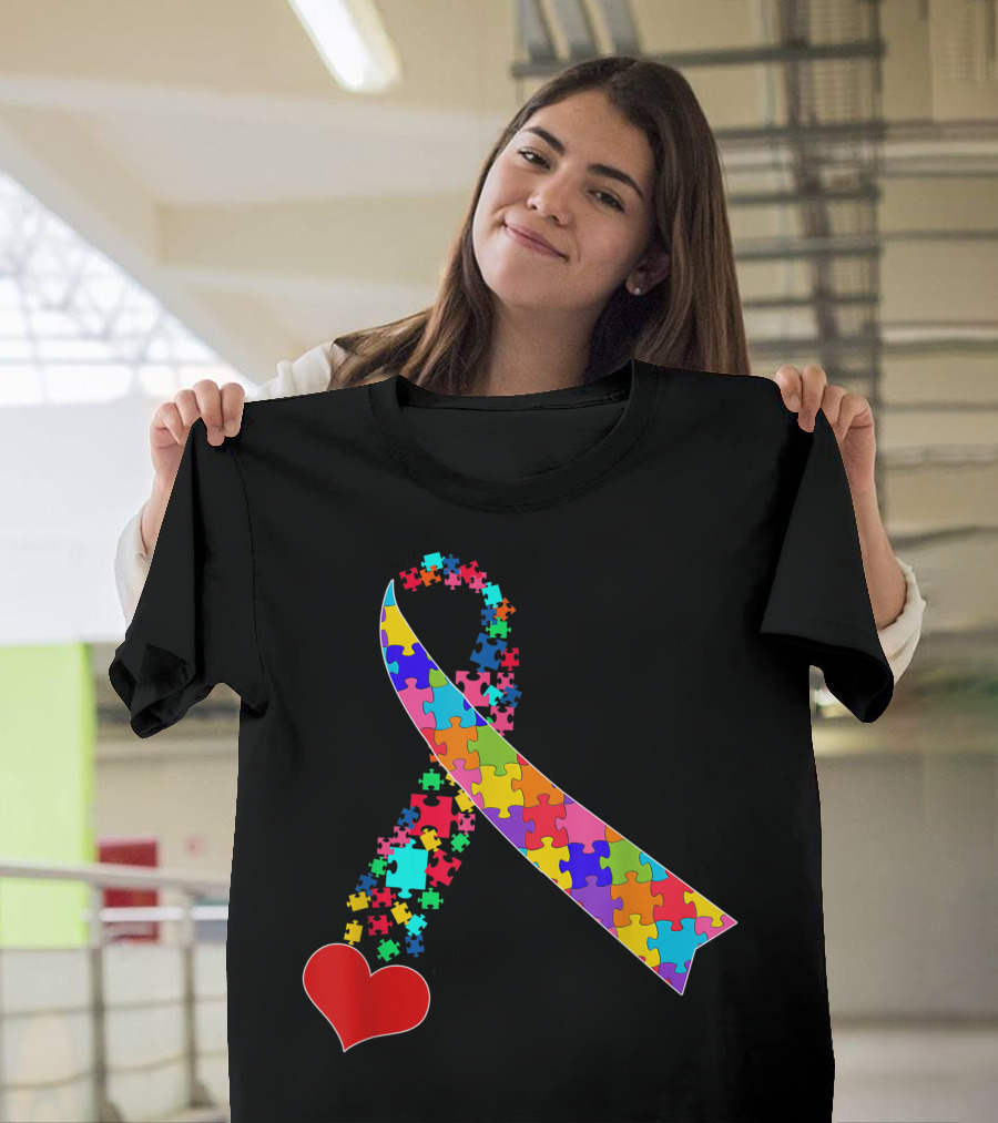 Autism Ribbon Awareness with Heart and Colorful Puzzle Pieces for Autism Moms T-Shirt