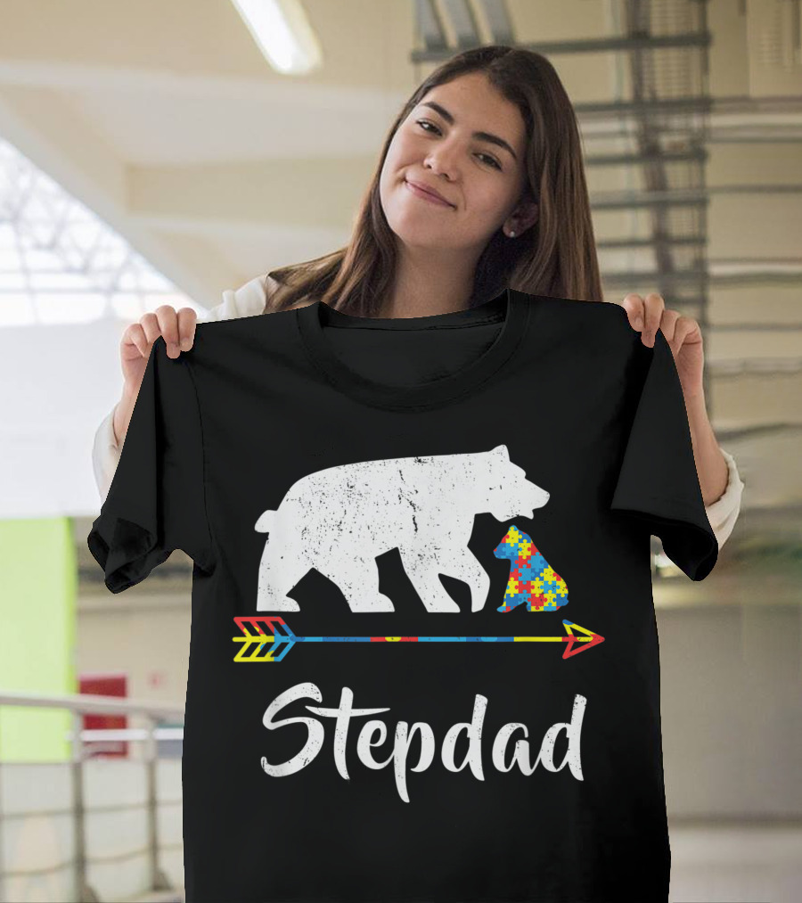 Stepdad Bear with Autism Awareness Puzzle Piece Arrow T-Shirt