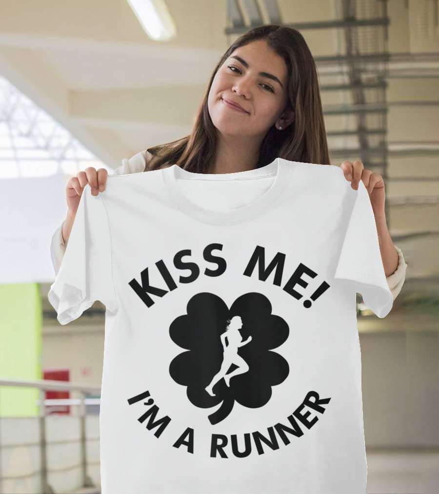 Kiss Me I'm A Runner Shamrock St Patricks Day T-Shirt