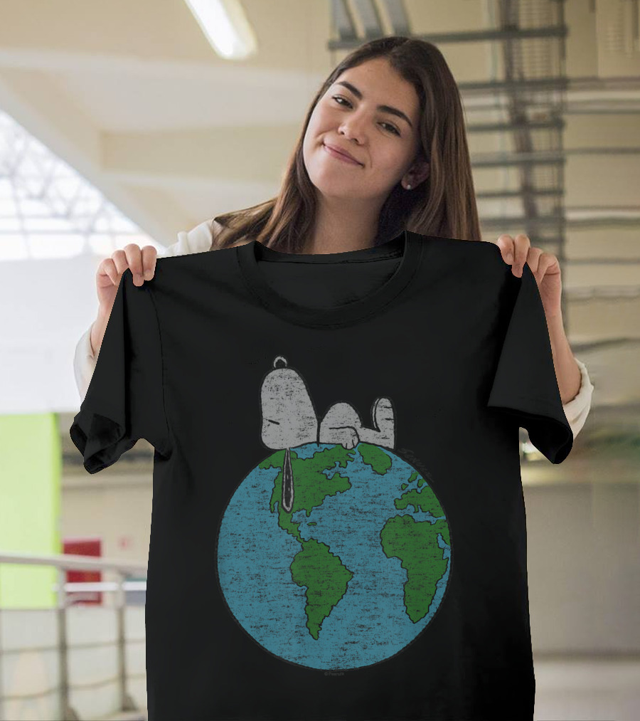 Snoopy Relaxing on Top of the World Earth Globe Peanuts T-Shirt
