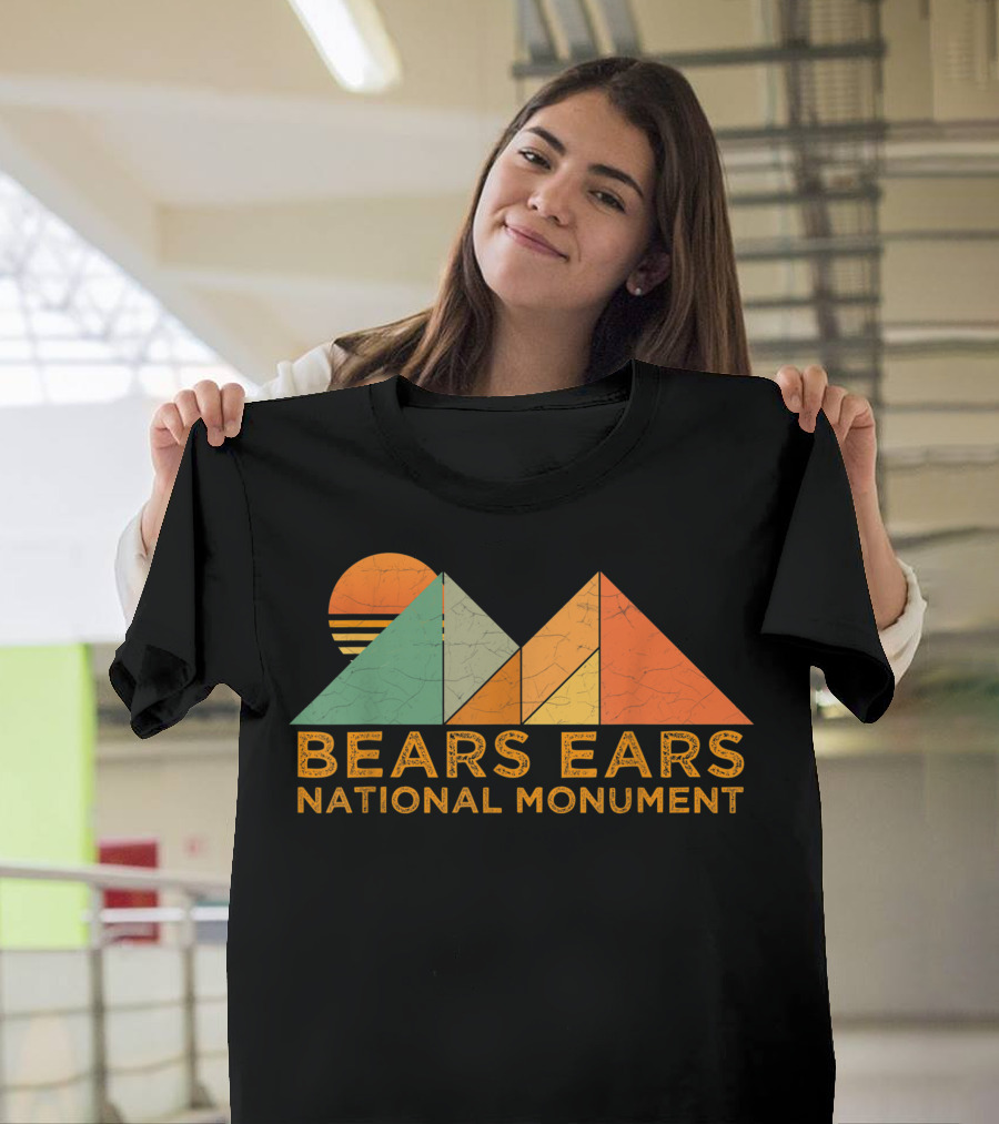 Retro Vintage Bears Ears National Monument Sunrise Mountain T-Shirt