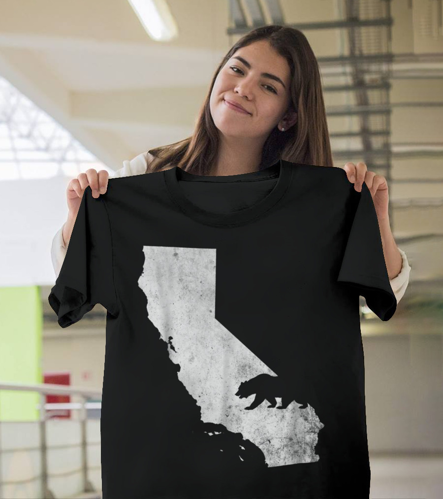 Vintage California State Flag Bear Outline Map T-Shirt