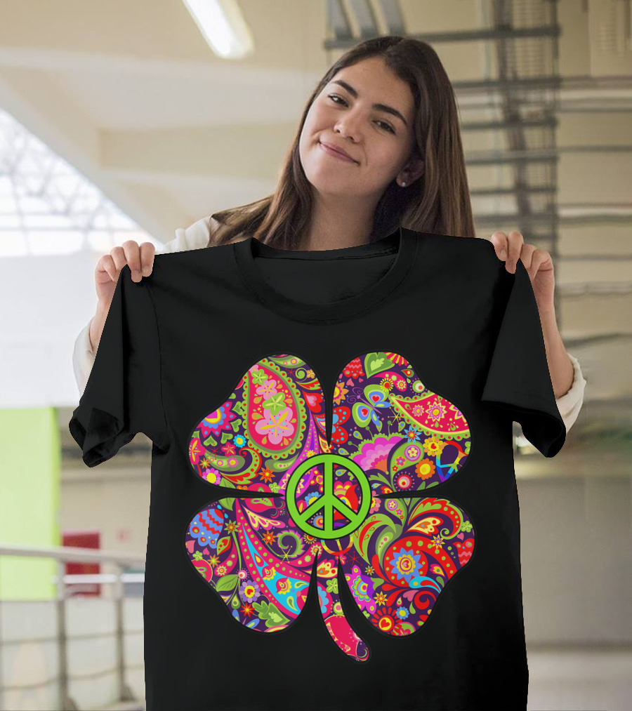 Lucky Shamrock Hippie Peace Sign St Patricks Day Psychedelic Paisley T-Shirt