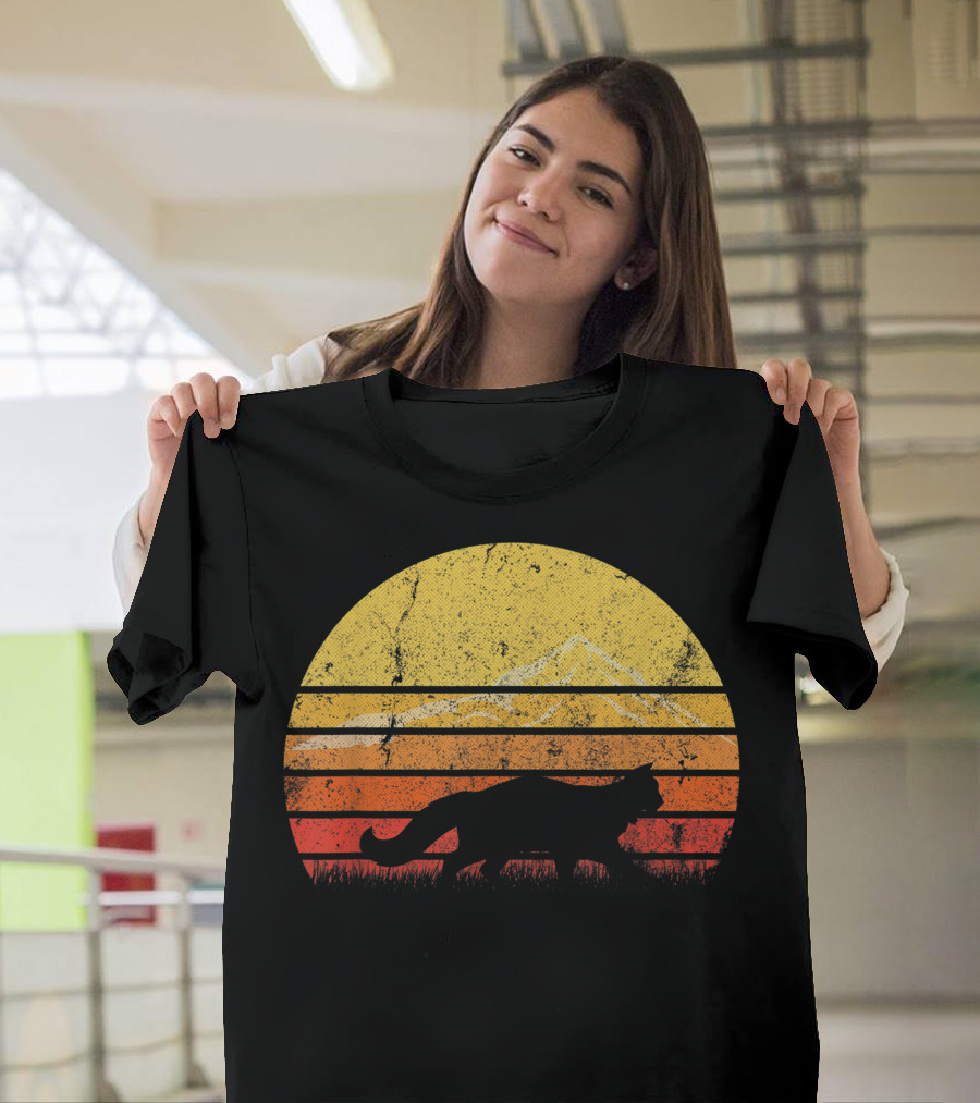 Vintage Maine Coon Cat Sunset Distressed Silhouette Mountain T-Shirt
