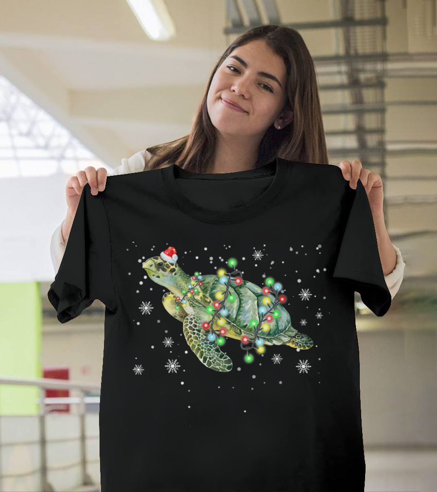 Sea Turtle Xmas Santa Hat Snowflakes Christmas Lights T-Shirt