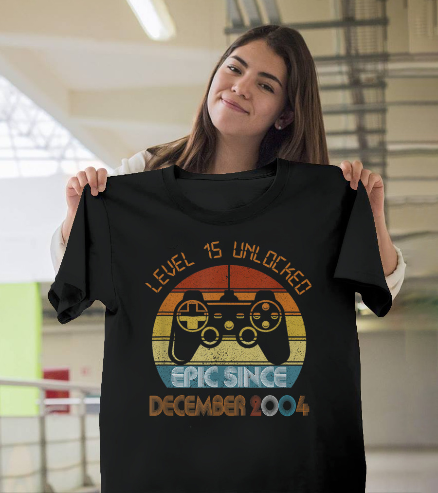 Level 15 Unlocked Epic Since December 2004 Retro Game Controller T-Shirt