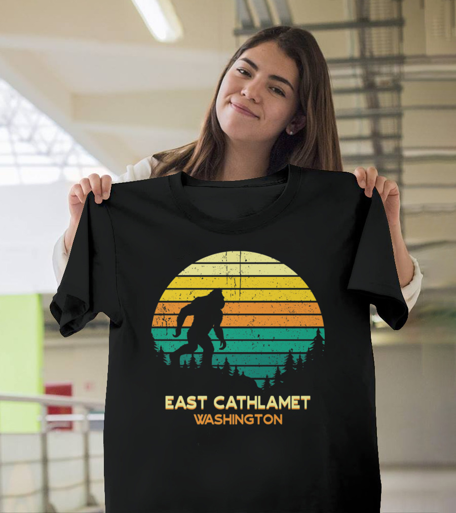 East Cathlamet Washington Bigfoot Retro Sunset Scene T-Shirt