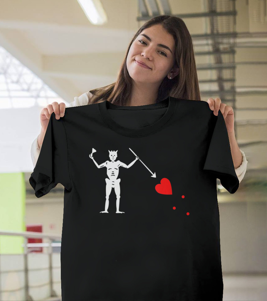 Skeleton with Spear and Heart on Blackbeard's Jolly Roger Pirate Flag T-Shirt