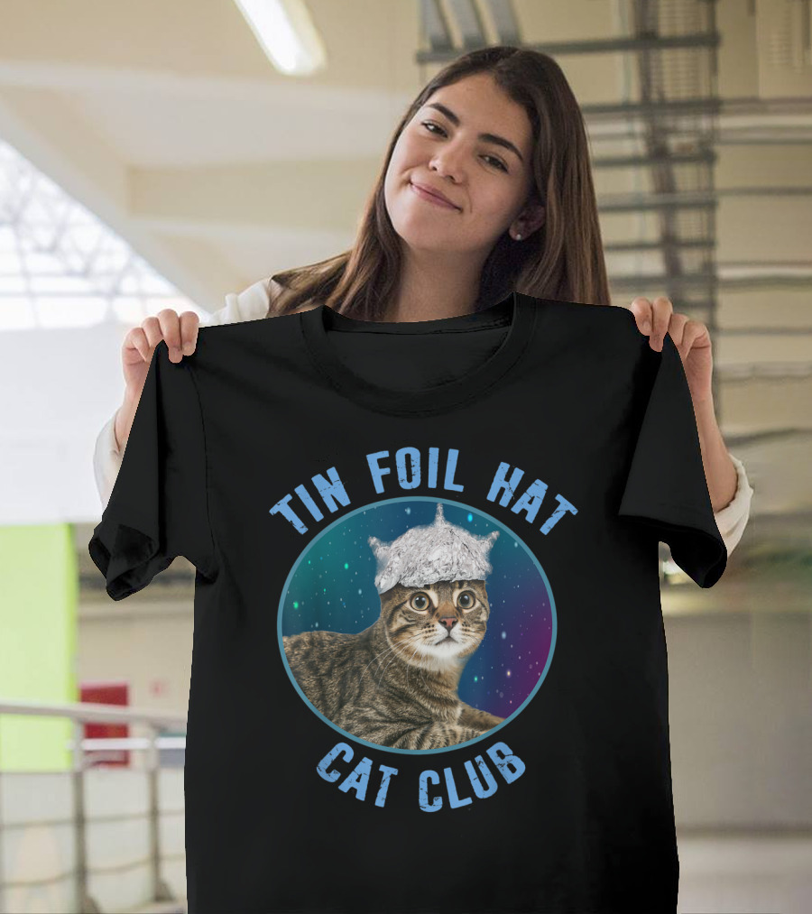 Tin Foil Hat Cat Club Conspiracy Theory Alien Kitten Extraterrestrial Believer T-Shirt