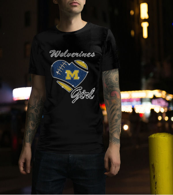 Wolverines Girl Heart Football M Michigan DNTee25 T-Shirt