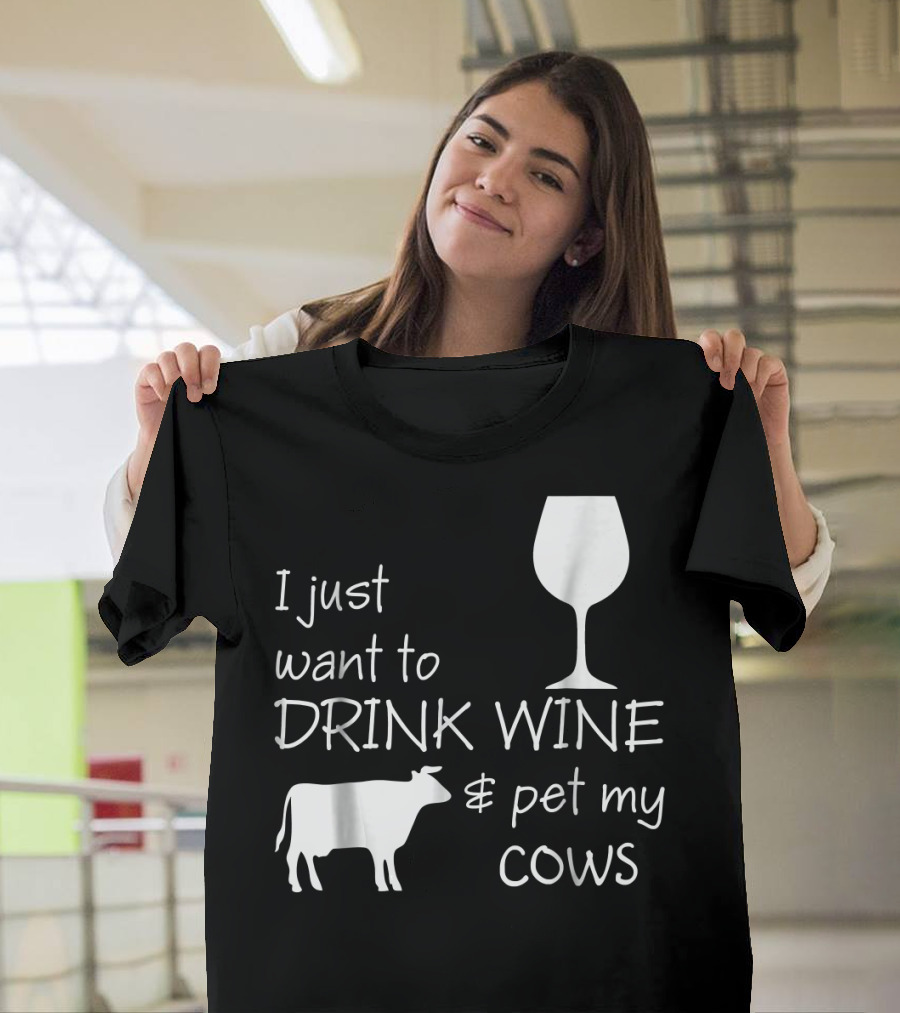 I Just Want To Drink Wine And Pet My Cows With Wine Glass And Cow Icons T-Shirt