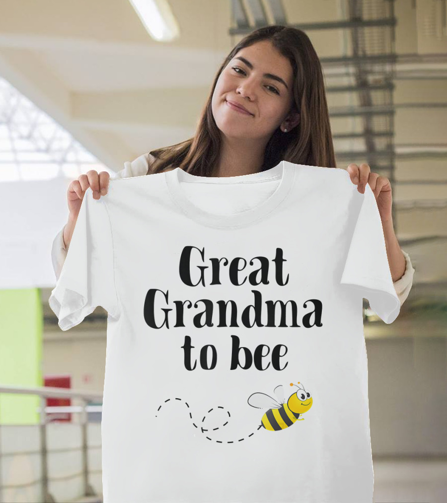 Great Grandma To Bee Pregnancy Announcement T-Shirt