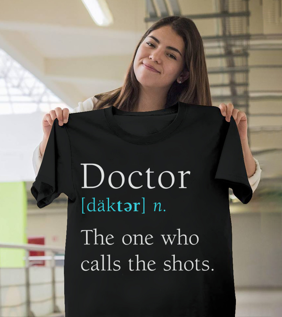 Doctor [däktər] n. The One Who Calls the Shots Definition Funny Medical Day T-Shirt