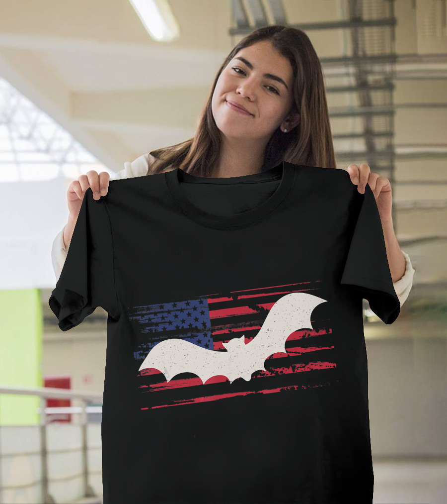 Bat Silhouette With US American Flag Background T-Shirt