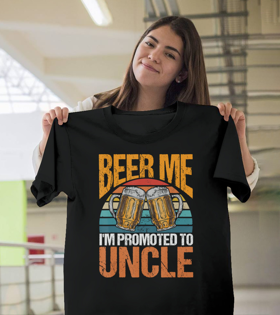 Beer Me I'm Promoted to Uncle Retro Beer Mugs Vintage Sunset Stripes T-Shirt