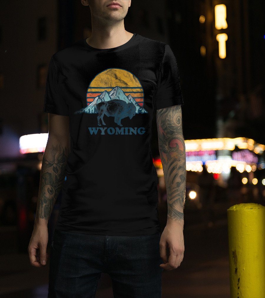 Vintage Wyoming Sunset Buffalo And Mountains T-Shirt