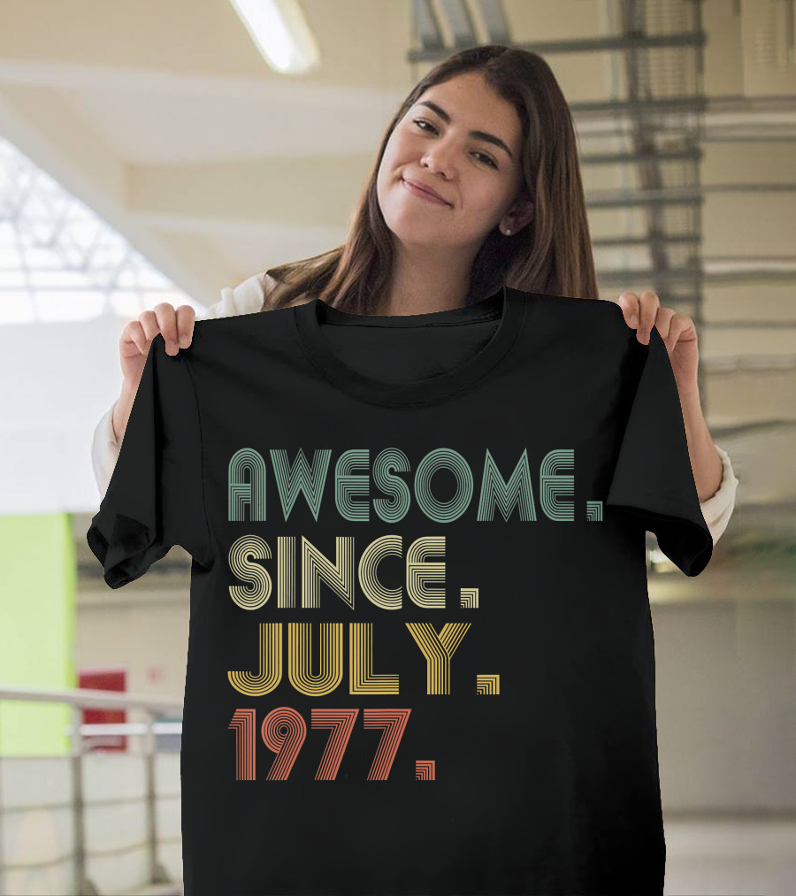 AWESOME SINCE JULY 1977 VINTAGE STYLE RETRO FONTS T-Shirt