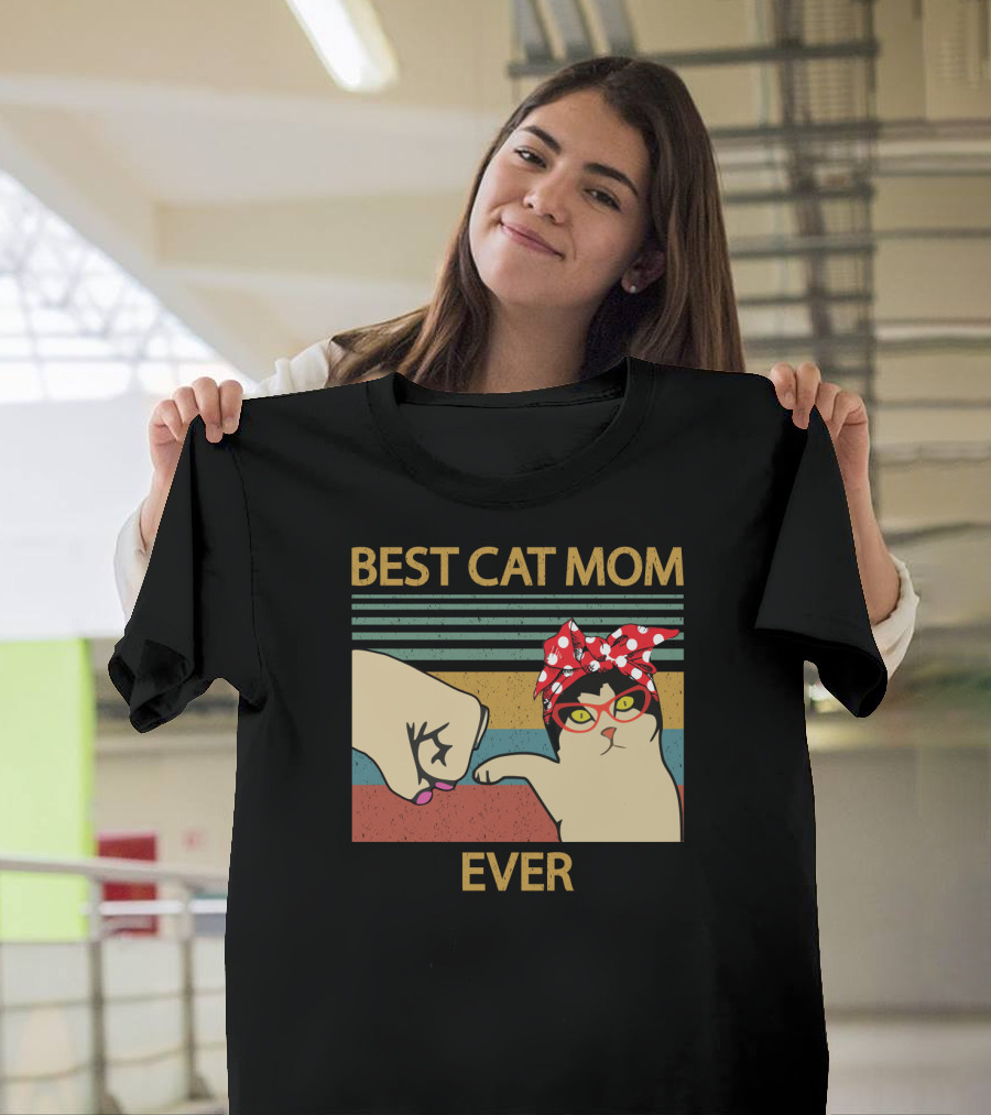 Best Cat Mom Ever Fist Bump Cat With Red Bandana And Glasses T-Shirt