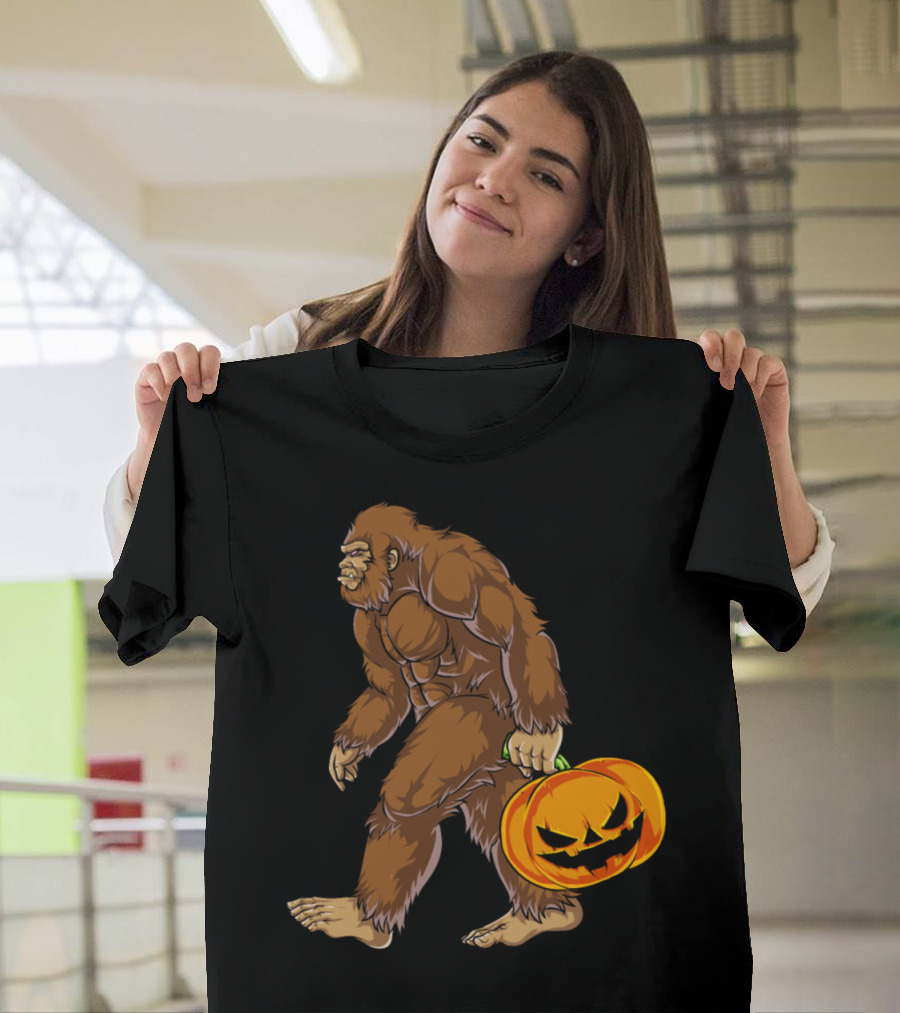 Bigfoot Sasquatch Holding Halloween Pumpkin Face T-Shirt