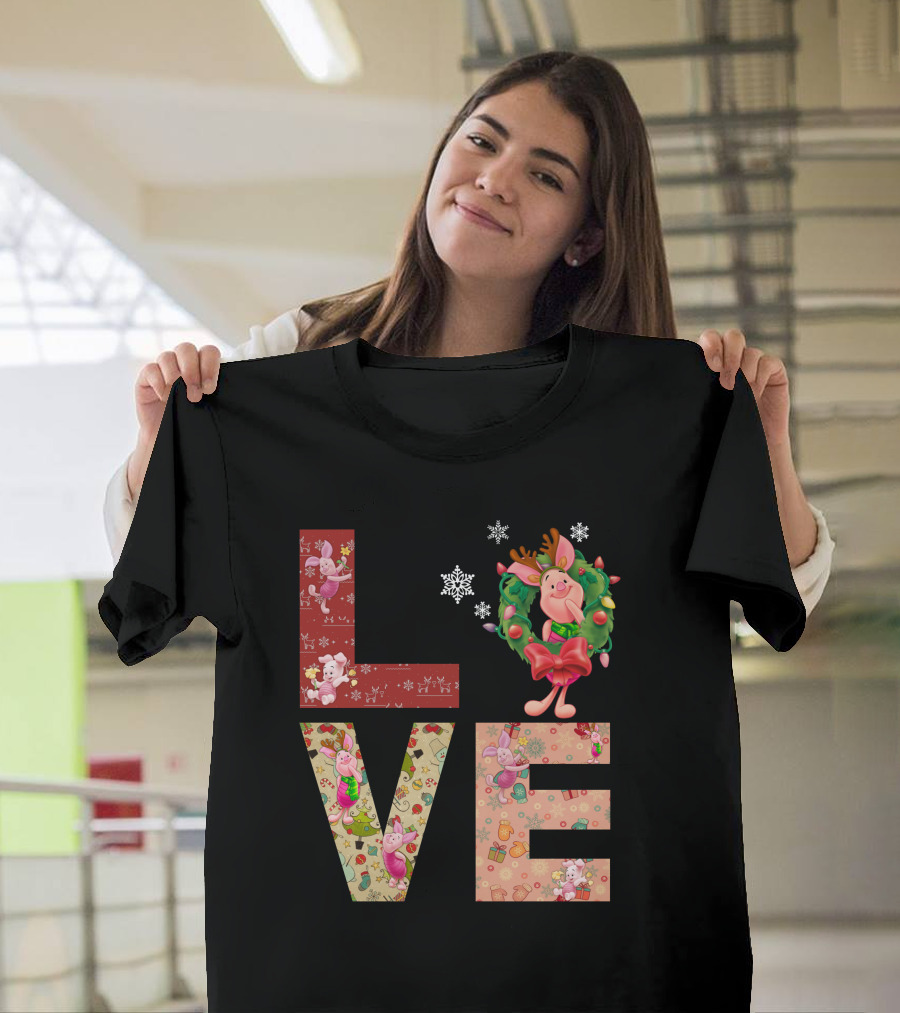 Love Christmas Piglet Reindeer Wreath Fun Snowflakes T-Shirt