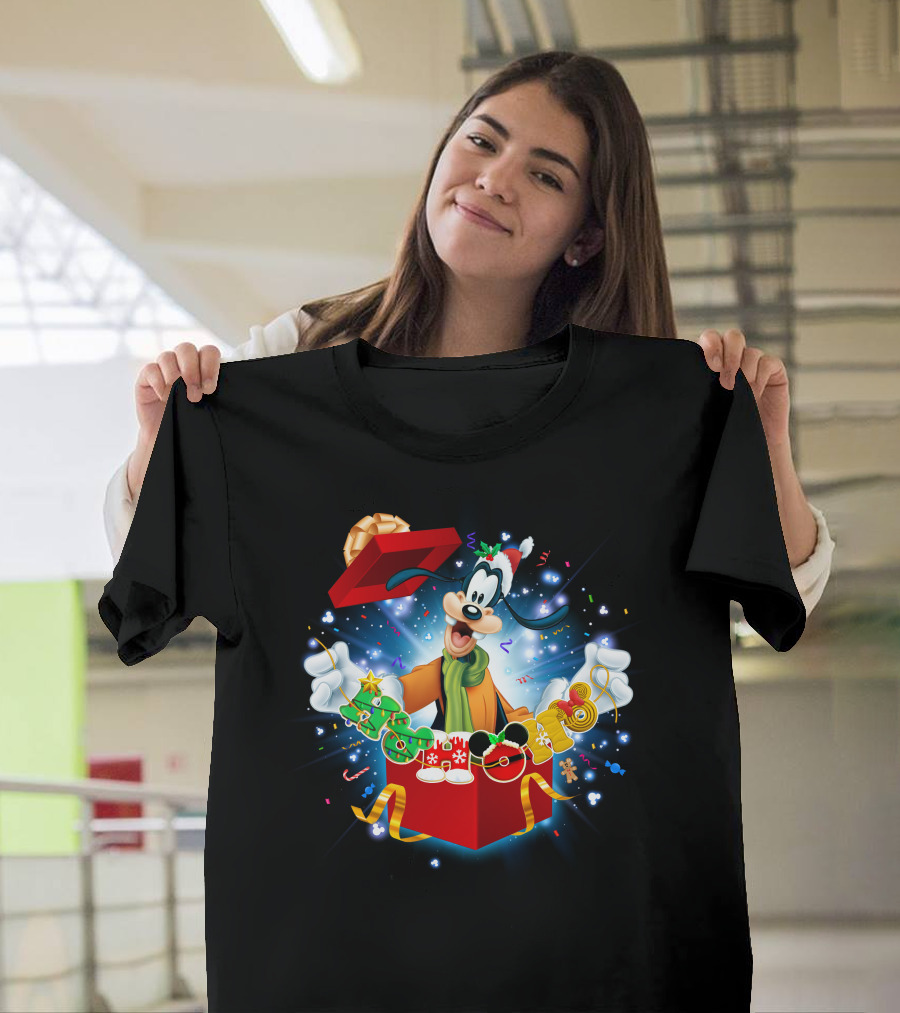 Goofy Christmas Gift Box With Mickey Mouse Ornaments T-Shirt