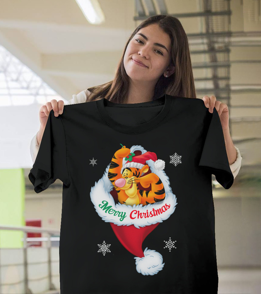 Merry Christmas Tigger Santa Hat Snowflakes T-Shirt